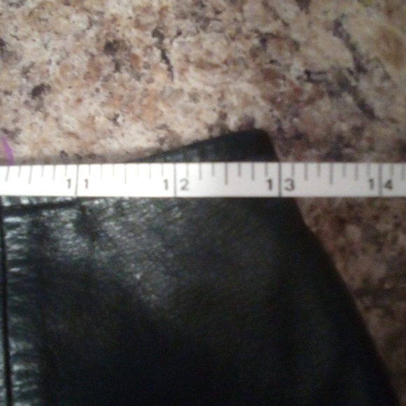 Wilsons Leather Black Mini Skirt       13" Waist , Bottom Width 20" & 17" Length - Picture 7 of 8